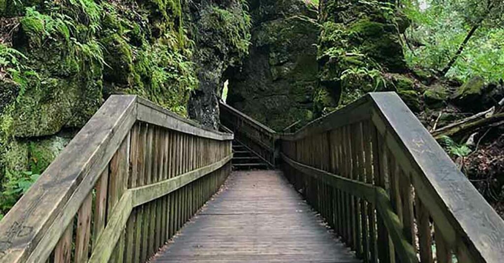 Mono Cliffs؛ بهشت کسانی که عاشق گشت‌وگذار در دل طبیعت هستند