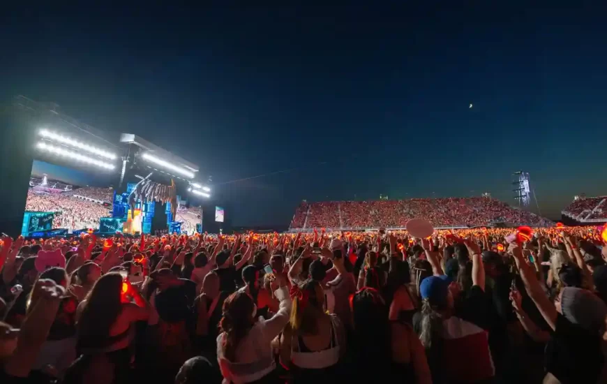 خواننده گروه Coldplay در استادیوم جدید تورنتو