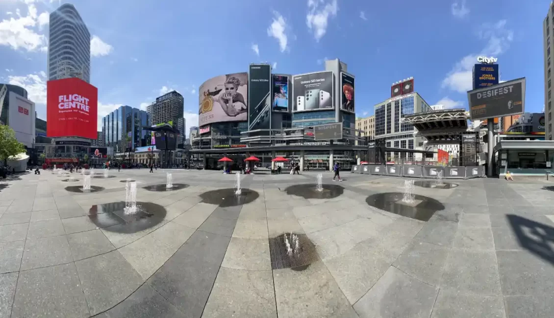 میدان Yonge-Dundas تورنتو