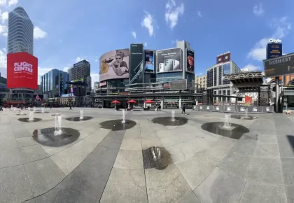 میدان Yonge-Dundas تورنتو