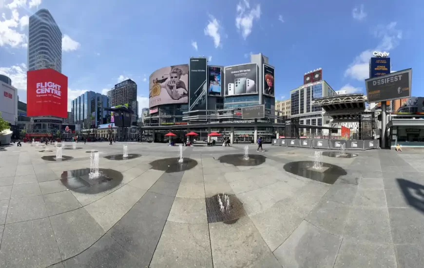 میدان Yonge-Dundas تورنتو