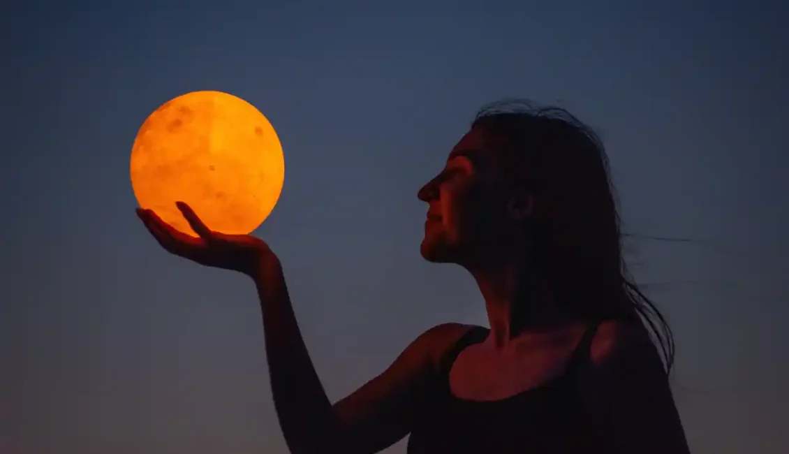 ابر ماه در تورنتو